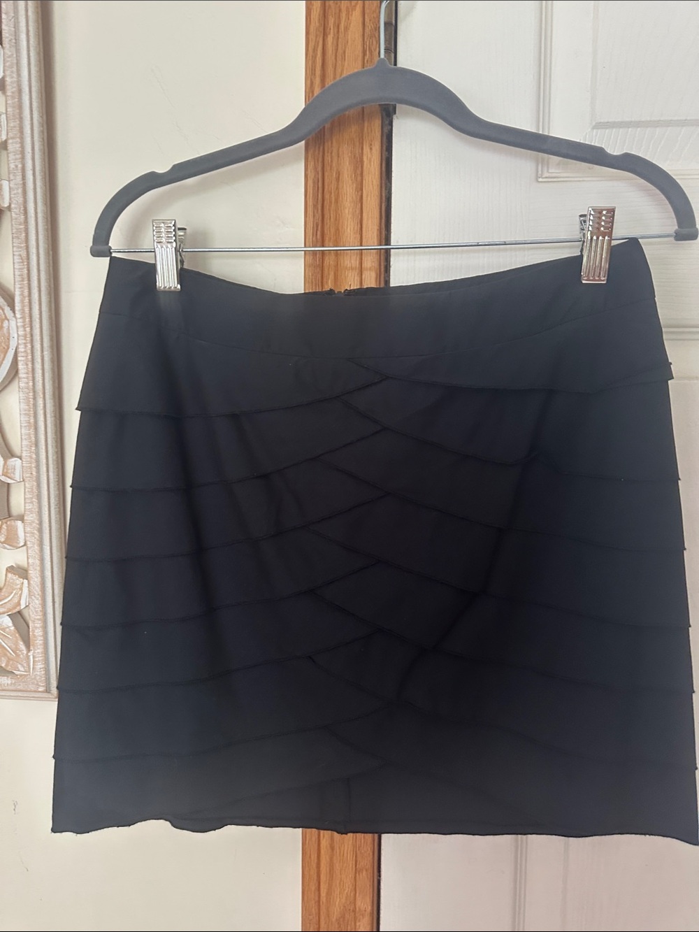 BCBG MAXAZRIA Women’s Classic Black Layered Mini Skirt. Size 4 .